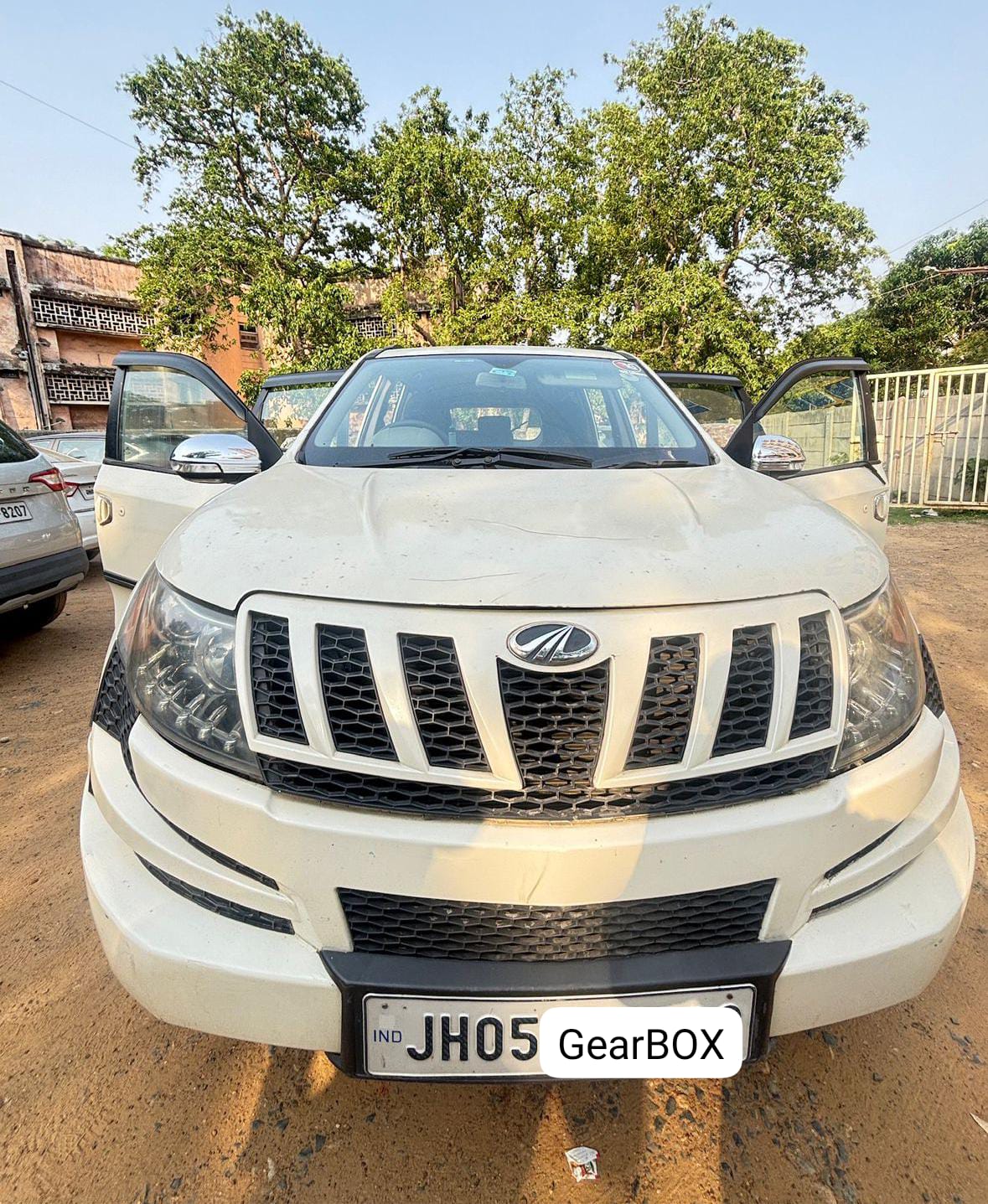 Mahindra XUV 500 W8 - 1